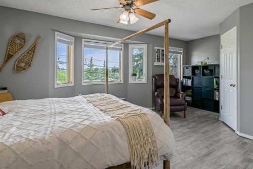 511 Killarney Glen Court Sw, Calgary, AB - Indoor Photo Showing Bedroom