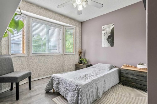 511 Killarney Glen Court Sw, Calgary, AB - Indoor Photo Showing Bedroom