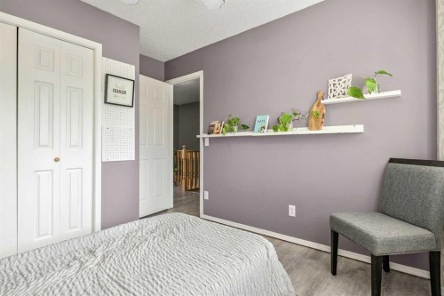 511 Killarney Glen Court Sw, Calgary, AB - Indoor Photo Showing Bedroom