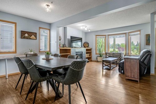 511 Killarney Glen Court Sw, Calgary, AB - Indoor Photo Showing Dining Room