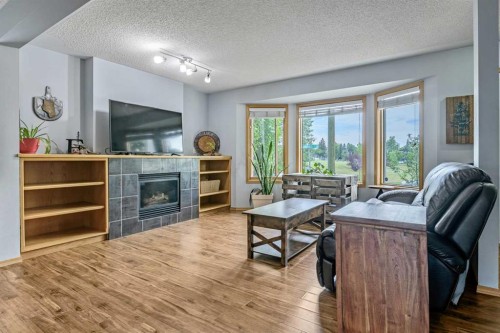 511 Killarney Glen Court Sw, Calgary, AB - Indoor Photo Showing Living Room With Fireplace