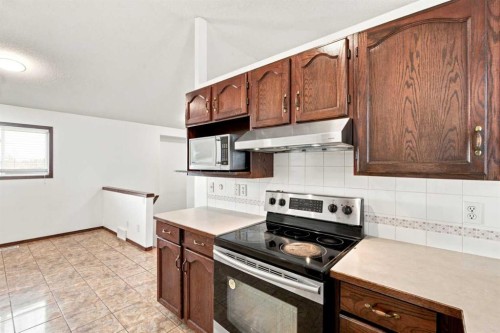 279 Coral Springs Circle Ne, Calgary, AB - Indoor Photo Showing Kitchen