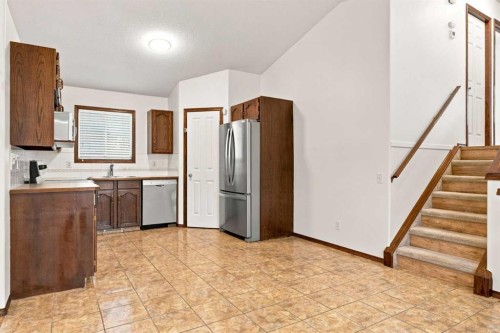 279 Coral Springs Circle Ne, Calgary, AB - Indoor Photo Showing Kitchen