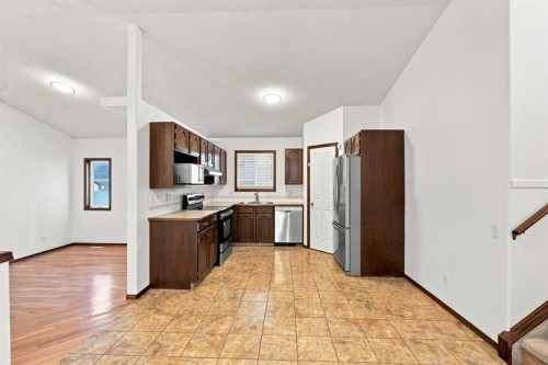 279 Coral Springs Circle Ne, Calgary, AB - Indoor Photo Showing Kitchen