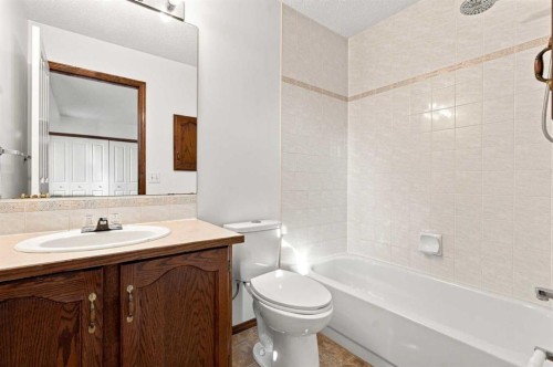 279 Coral Springs Circle Ne, Calgary, AB - Indoor Photo Showing Bathroom