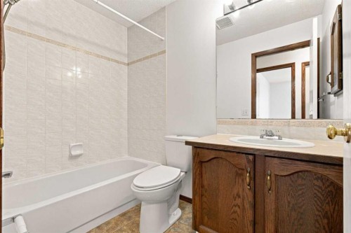 279 Coral Springs Circle Ne, Calgary, AB - Indoor Photo Showing Bathroom