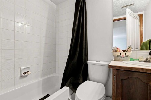279 Coral Springs Circle Ne, Calgary, AB - Indoor Photo Showing Bathroom