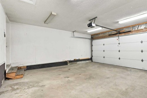 279 Coral Springs Circle Ne, Calgary, AB - Indoor Photo Showing Garage