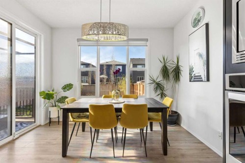 159 Belmont Terrace Sw, Calgary, AB - Indoor Photo Showing Dining Room