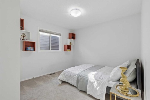 159 Belmont Terrace Sw, Calgary, AB - Indoor Photo Showing Bedroom