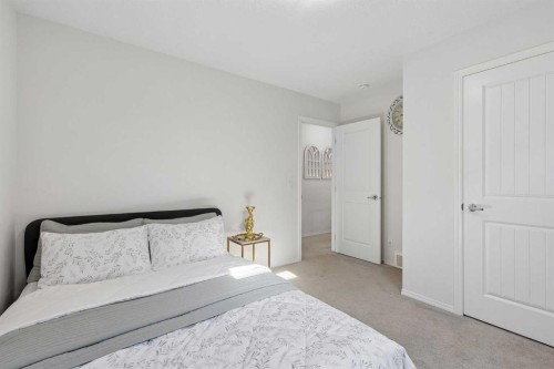 159 Belmont Terrace Sw, Calgary, AB - Indoor Photo Showing Bedroom
