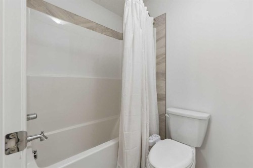 159 Belmont Terrace Sw, Calgary, AB - Indoor Photo Showing Bathroom