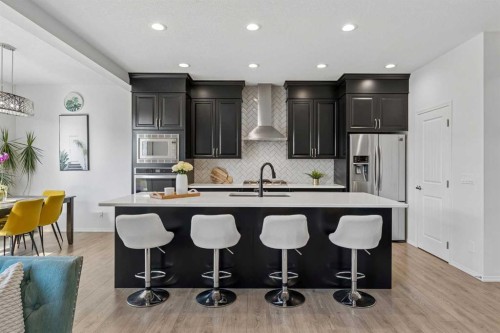 159 Belmont Terrace Sw, Calgary, AB - Indoor Photo Showing Kitchen With Upgraded Kitchen