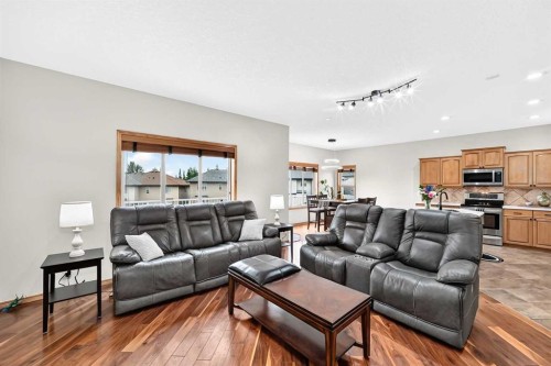 145 Panamount Place Nw, Calgary, AB - Indoor Photo Showing Living Room