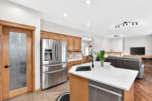 145 Panamount Place Nw, Calgary, AB - Indoor Photo Showing Kitchen