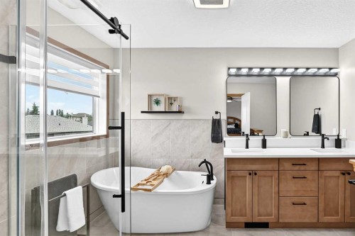 145 Panamount Place Nw, Calgary, AB - Indoor Photo Showing Bathroom