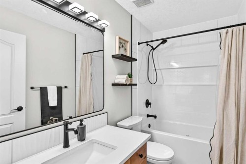 145 Panamount Place Nw, Calgary, AB - Indoor Photo Showing Bathroom