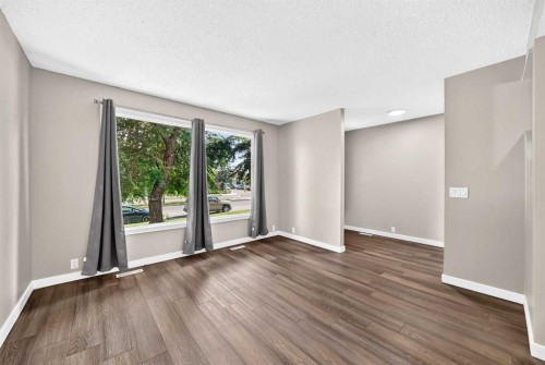 96 Erin Woods Boulevard Se, Calgary, AB - Indoor Photo Showing Other Room