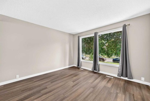 96 Erin Woods Boulevard Se, Calgary, AB - Indoor Photo Showing Other Room