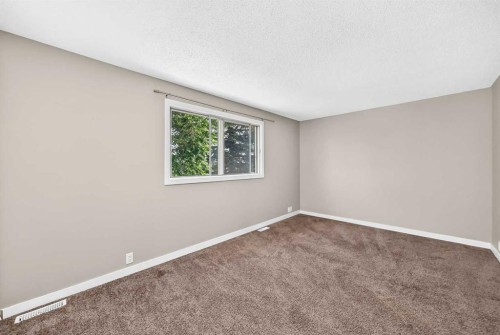 96 Erin Woods Boulevard Se, Calgary, AB - Indoor Photo Showing Other Room