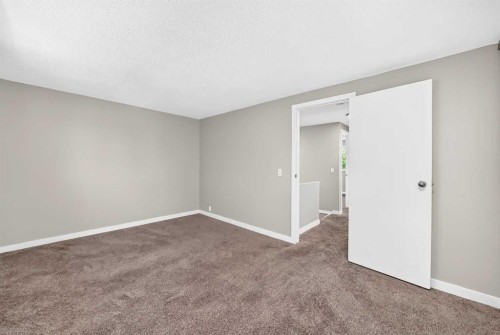 96 Erin Woods Boulevard Se, Calgary, AB - Indoor Photo Showing Other Room