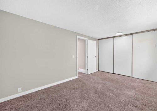 96 Erin Woods Boulevard Se, Calgary, AB - Indoor Photo Showing Other Room