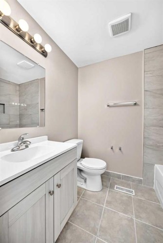 96 Erin Woods Boulevard Se, Calgary, AB - Indoor Photo Showing Bathroom