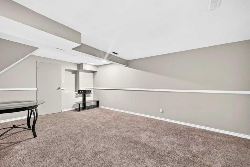 96 Erin Woods Boulevard Se, Calgary, AB - Indoor Photo Showing Other Room
