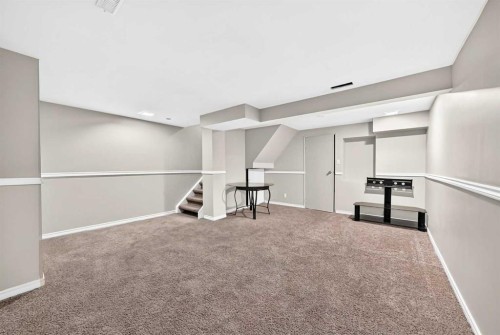96 Erin Woods Boulevard Se, Calgary, AB - Indoor Photo Showing Other Room