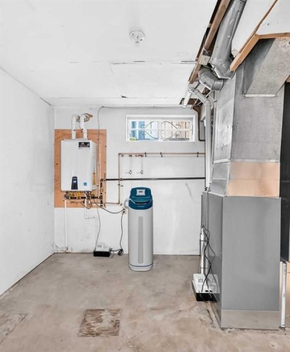 96 Erin Woods Boulevard Se, Calgary, AB - Indoor