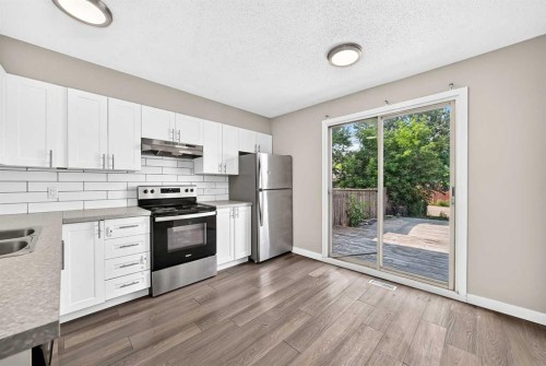 96 Erin Woods Boulevard Se, Calgary, AB - Indoor Photo Showing Kitchen With Stainless Steel Kitchen With Double Sink With Upgraded Kitchen
