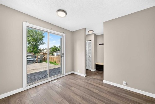 96 Erin Woods Boulevard Se, Calgary, AB - Indoor Photo Showing Other Room