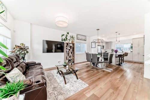 109-525 River Heights Drive, Cochrane, AB - Indoor Photo Showing Living Room