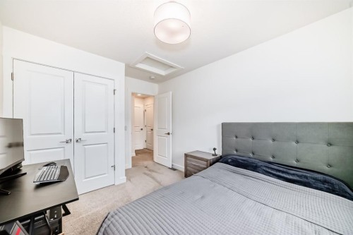 109-525 River Heights Drive, Cochrane, AB - Indoor Photo Showing Bedroom