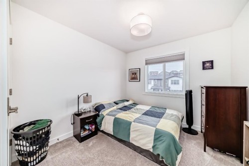 109-525 River Heights Drive, Cochrane, AB - Indoor Photo Showing Bedroom