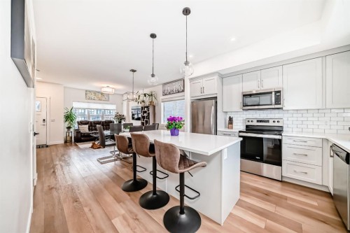 109-525 River Heights Drive, Cochrane, AB - Indoor Photo Showing Kitchen With Upgraded Kitchen