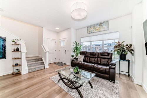 109-525 River Heights Drive, Cochrane, AB - Indoor Photo Showing Living Room