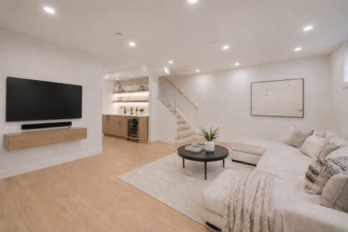 2714 3 Avenue Nw, Calgary, AB - Indoor Photo Showing Living Room