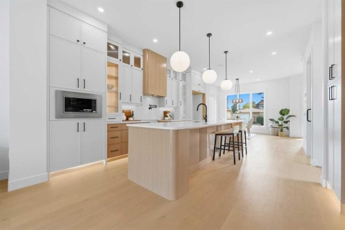 2714 3 Avenue Nw, Calgary, AB - Indoor Photo Showing Kitchen With Upgraded Kitchen