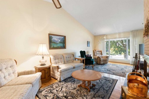 243 Radcliffe Place Se, Calgary, AB - Indoor Photo Showing Living Room