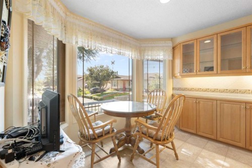 243 Radcliffe Place Se, Calgary, AB - Indoor