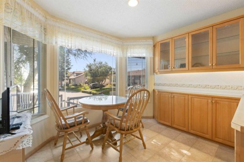 243 Radcliffe Place Se, Calgary, AB - Indoor Photo Showing Dining Room
