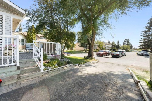 243 Radcliffe Place Se, Calgary, AB - Outdoor