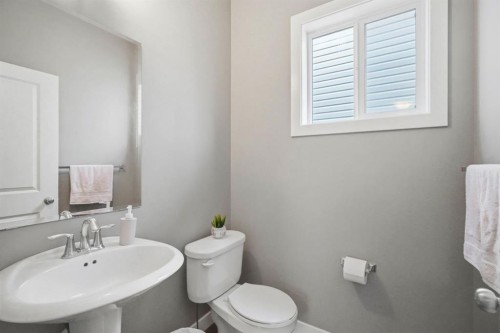 98 Panton Way Nw, Calgary, AB - Indoor Photo Showing Bathroom