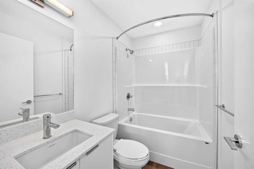 3101-8500 19 Avenue Se, Calgary, AB - Indoor Photo Showing Bathroom