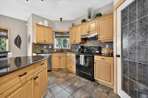 1418 Kings Heights Boulevard Se, Airdrie, AB - Indoor Photo Showing Kitchen