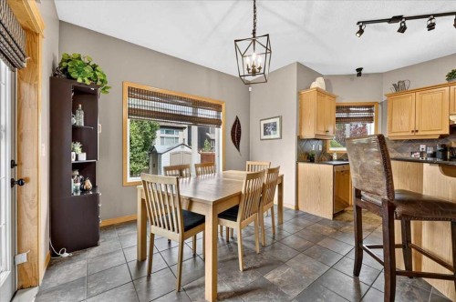 1418 Kings Heights Boulevard Se, Airdrie, AB - Indoor Photo Showing Dining Room