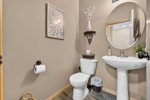 1418 Kings Heights Boulevard Se, Airdrie, AB - Indoor Photo Showing Bathroom