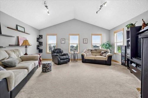 1418 Kings Heights Boulevard Se, Airdrie, AB - Indoor Photo Showing Living Room