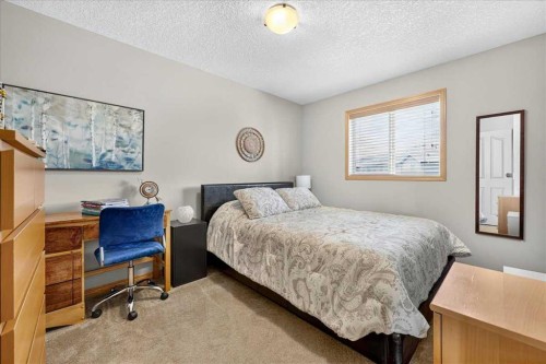 1418 Kings Heights Boulevard Se, Airdrie, AB - Indoor Photo Showing Bedroom